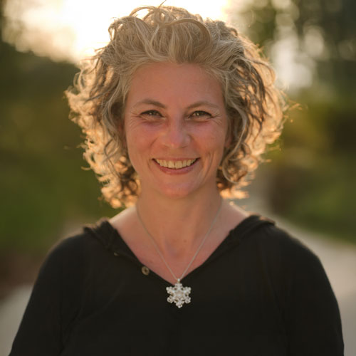 Sandra Hirsch, Expertin für Transformation und spirituelle Entwicklung